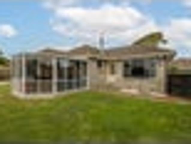 House for sale in Chaslands, Canterbury