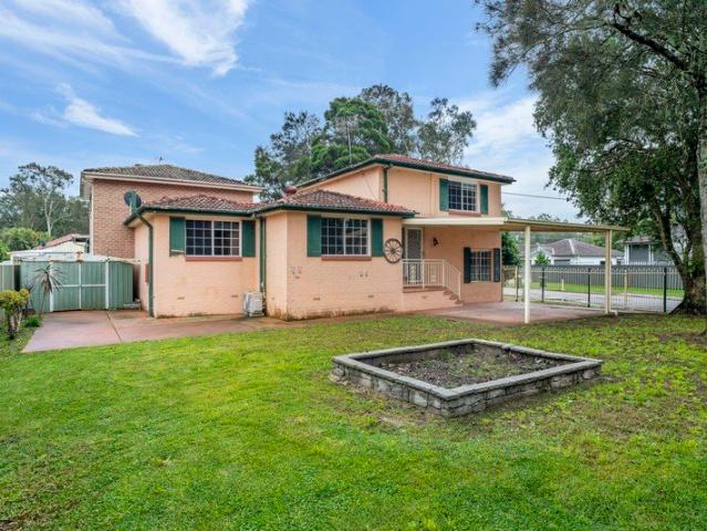 Townhouse for sale in Tuggerawong, New South Wales