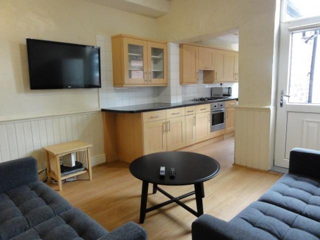 Room for rent in Lowfield, South Yorkshire