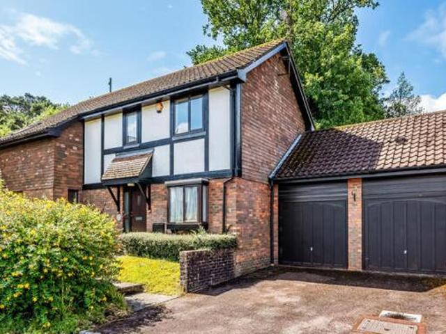 House for sale in Oxted, Hillview
