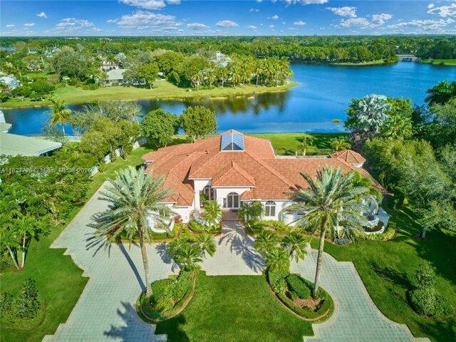 House for sale in Weston