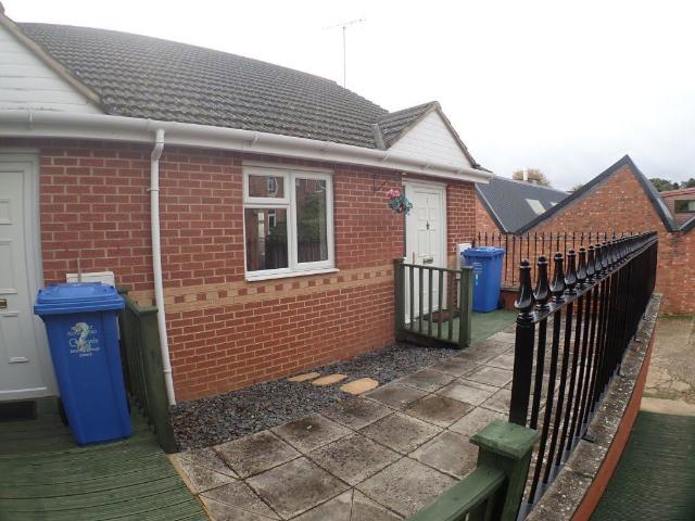Studio for rent in Desborough