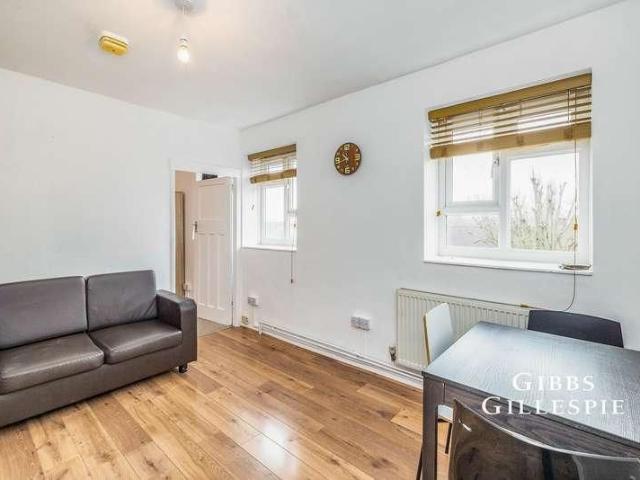 Apartment for rent in Carpenders Park, Three Rivers