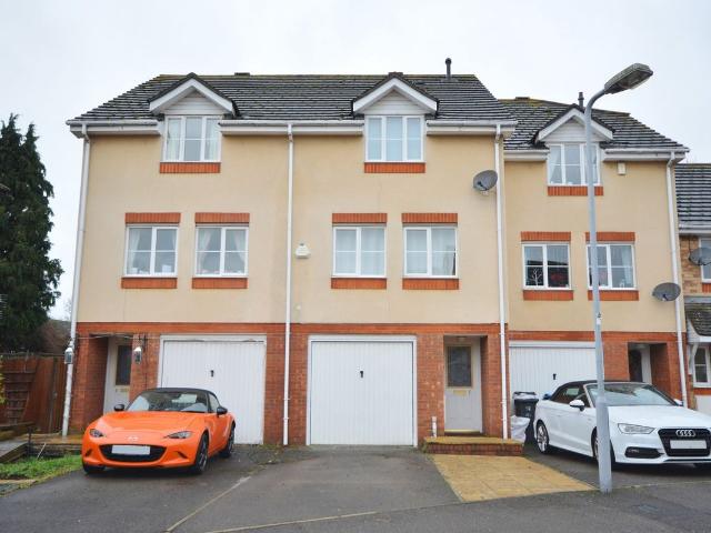 House for rent in Royal Borough of Kingston upon Thames, Greater London