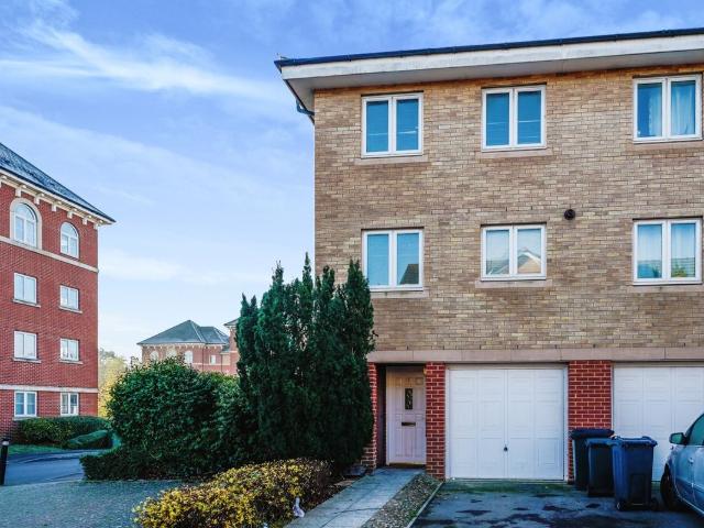 House for rent in Churchward, Rodbourne
