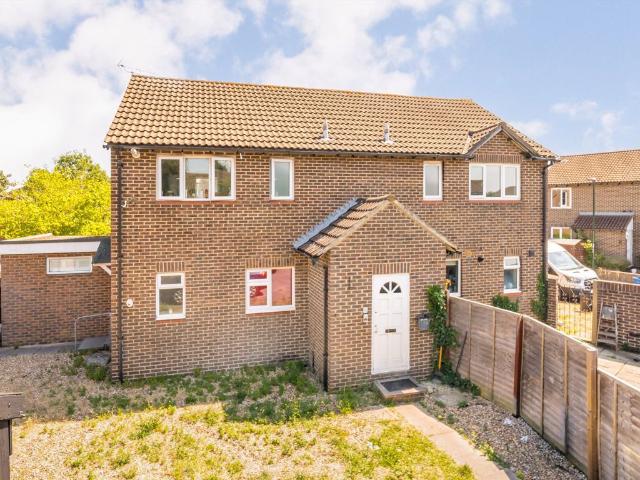 Apartment for rent in Hampton, Greater London
