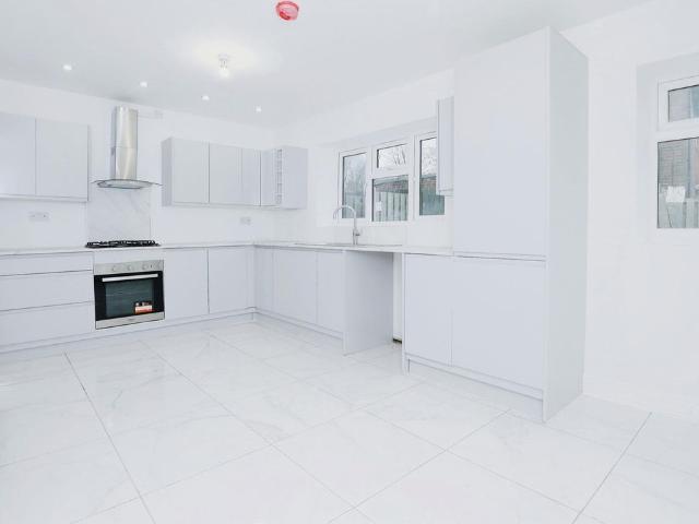 Apartment for rent in Aston cum Aughton, Swallownest