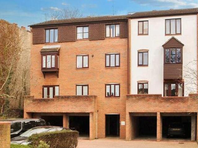 House for sale in Uxbridge, Greater London