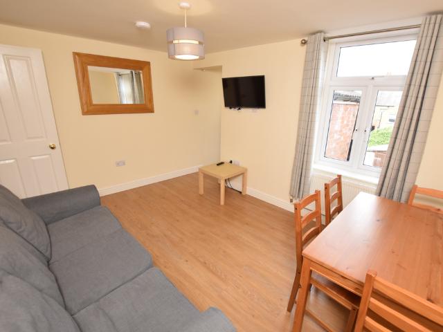 Room for rent in Elmfield, Leicestershire