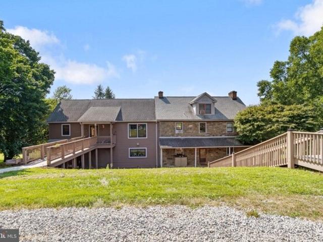 House for sale in Spring Grove