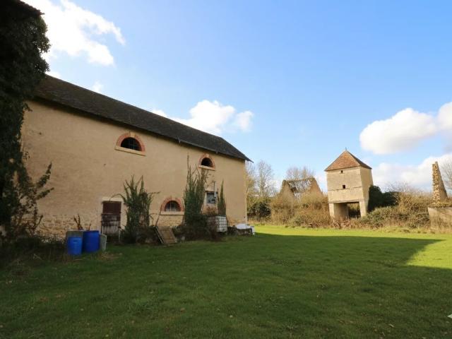 Ferme vente à Saint-Amand-Montrond, Cuffy