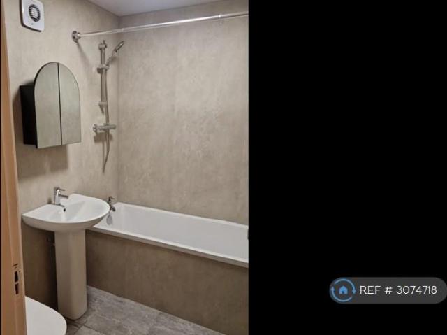 Apartment for rent in Victory Gardens, Renfrew