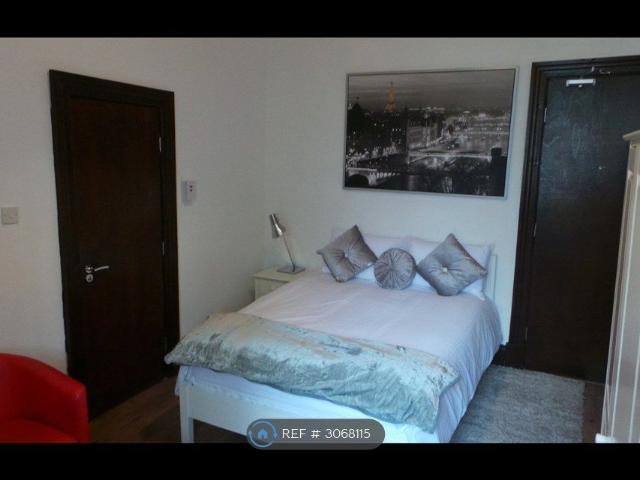 Studio for rent in Ibroxholm, Glasgow