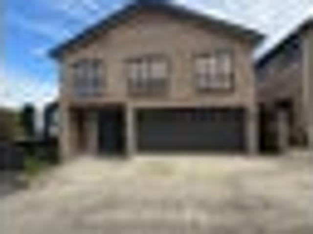 Townhouse for rent in Howick, Oroua County