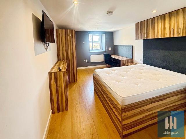 Studio for rent in Huddersfield, Kirklees