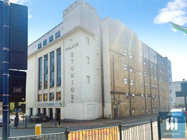 Studio for rent in Huddersfield, Kirklees