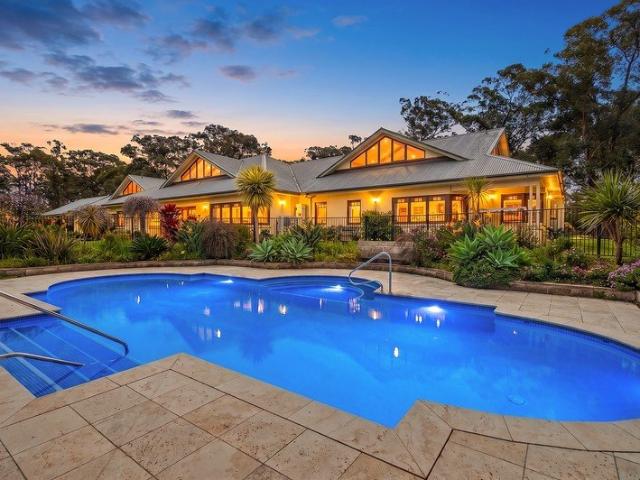 Cottage for sale in Winmalee, Sydney