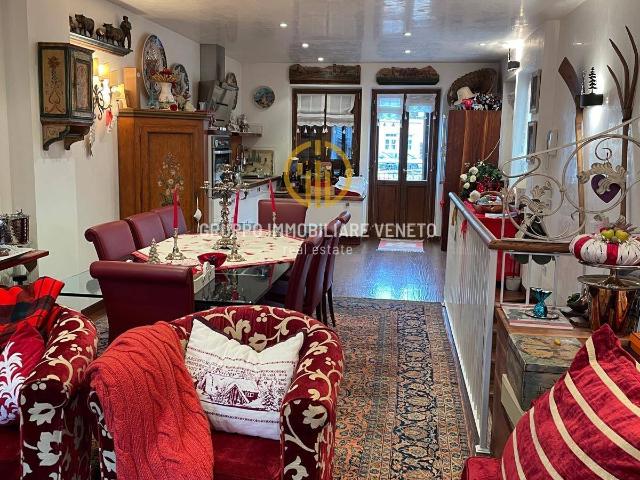 Villa Indipendente in vendita a Crignes, Cortina D'ampezzo