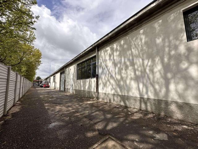 Palazzo in affitto a Bollate, Milano