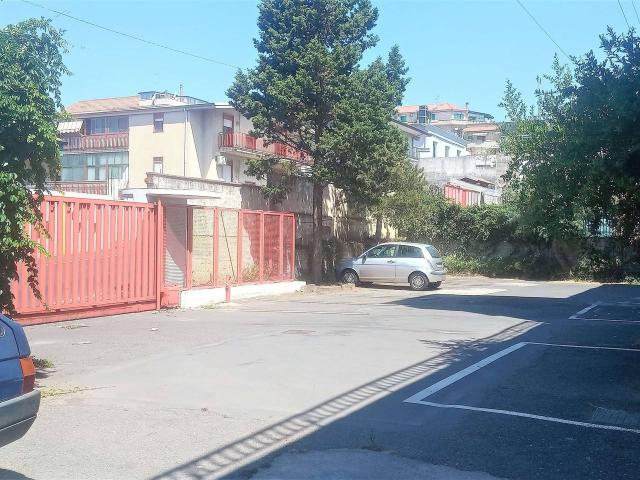 Palazzo in affitto a Monte Po-Nesima-San Leone-Rapisardi, Catania