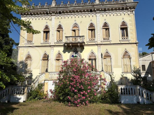 Palazzo in vendita a Abano Terme Bagni, Veneto