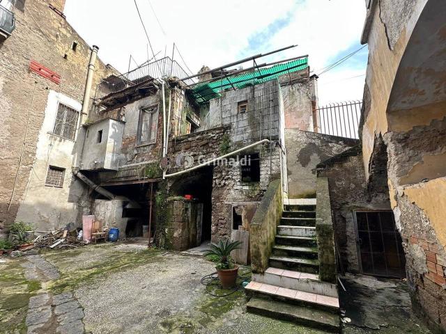 Palazzo in vendita a Acerra, Campania