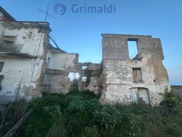 Palazzo in vendita a Acerra, Campania