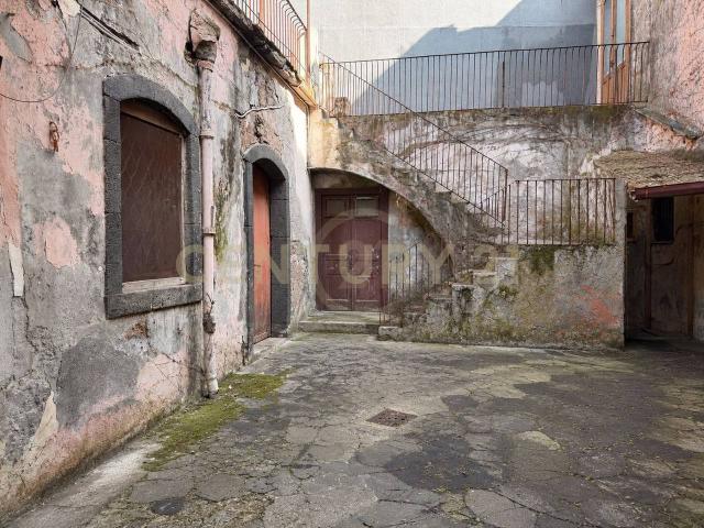 Palazzo in vendita a Santa Caterina, Acireale