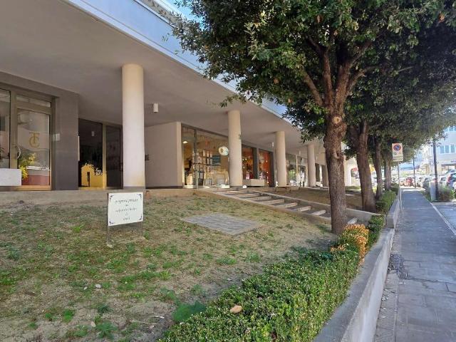 Palazzo in vendita a Palombare, Marche