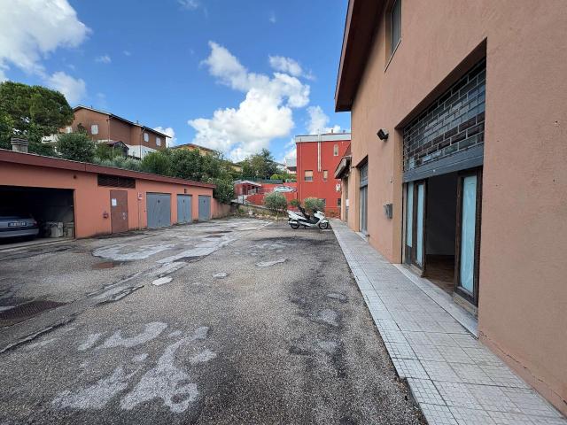 Palazzo in vendita a Baraccola Ovest, Marche