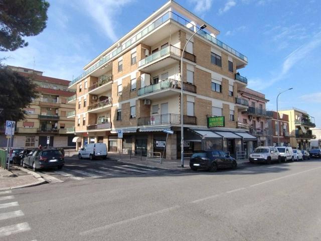 Palazzo in vendita a Aprilia, Latina