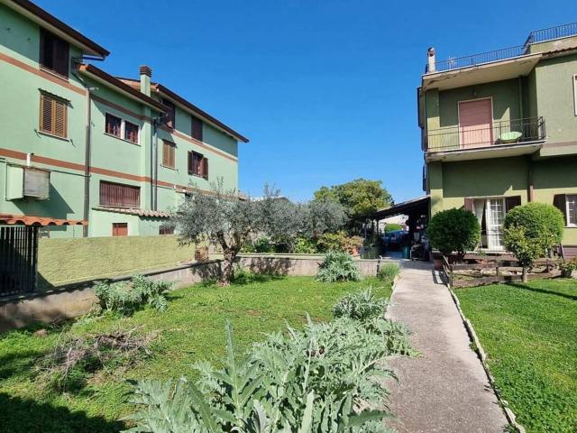 Palazzo in vendita a Leda, Aprilia