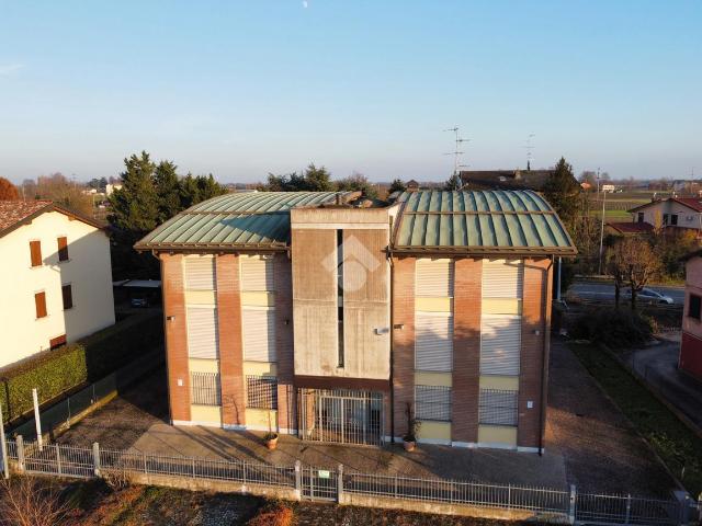 Palazzo in vendita a Terra di Mezzo, Re