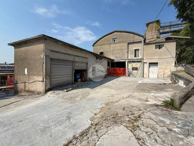 Palazzo in vendita a Zona Est, Brescia