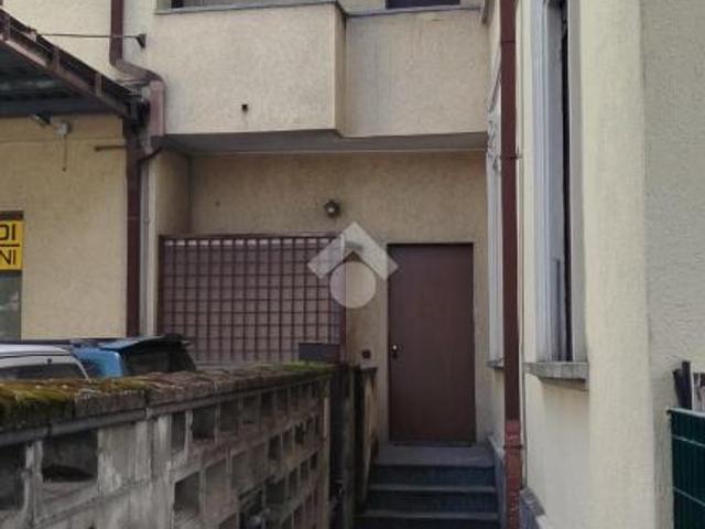 Palazzo in vendita a Cassina Pertusella, Caronno Pertusella