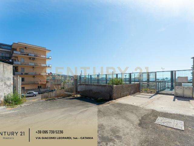 Palazzo in vendita a Picanello-Ognina-Barriera-Canalicchio, Catania