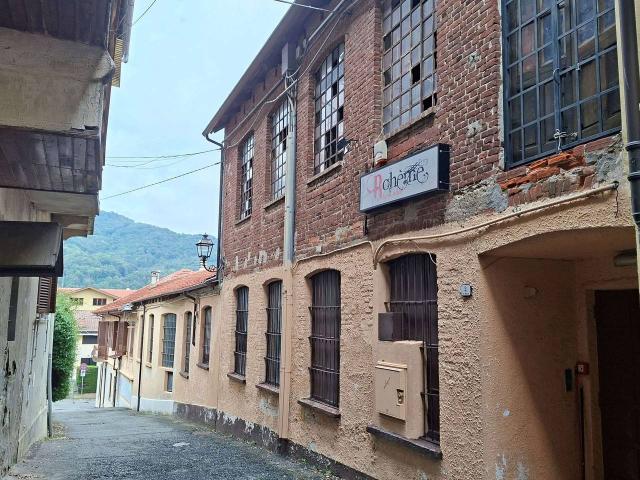 Palazzo in vendita a Case Mut, Corio