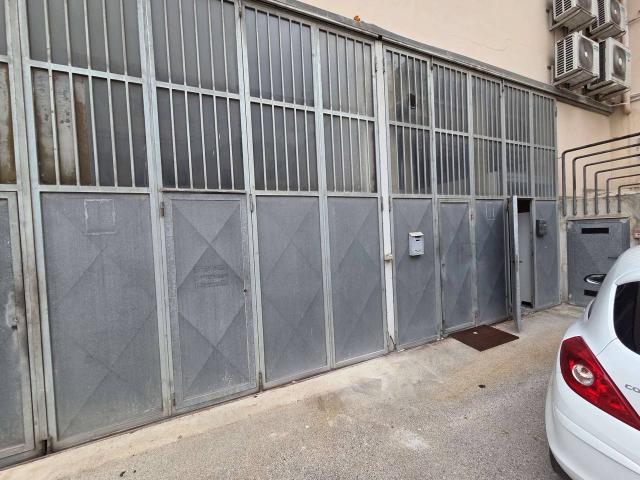 Palazzo in vendita a Zona industriale Corridonia, Marche
