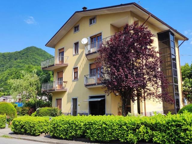 Palazzo in vendita a Corte Brugnatella