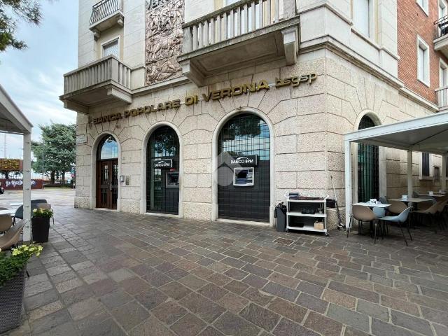 Palazzo in vendita a Desenzano Del Garda, Lombardia