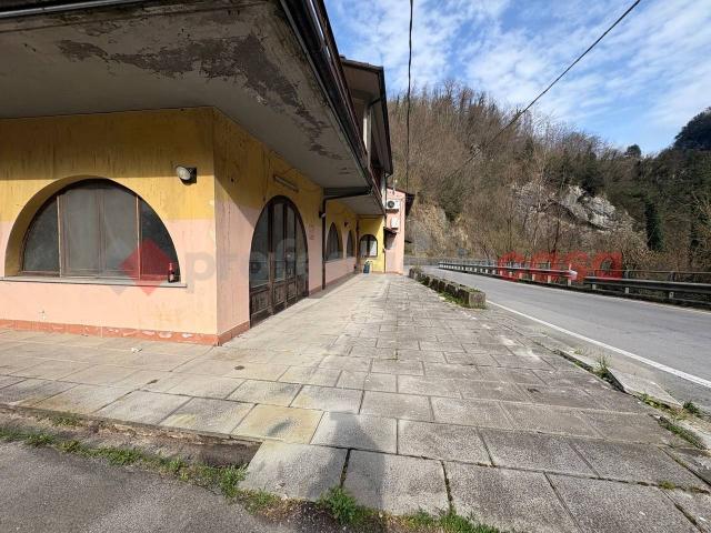 Palazzo in vendita a Unione Comuni Garfagnana, Calomini