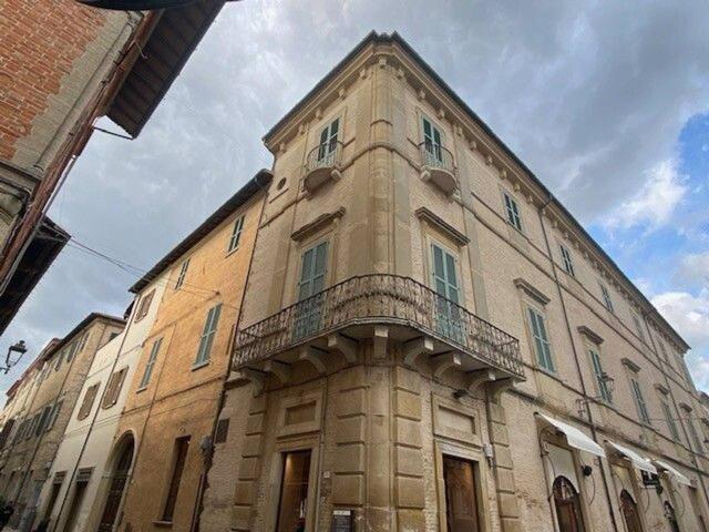 Palazzo in vendita a Centro storico, Marche