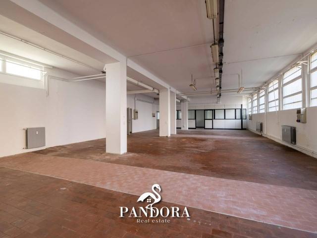Palazzo in vendita a Gallarate, Lombardia