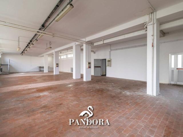 Palazzo in vendita a Gallarate, Lombardia