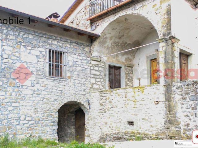 Palazzo in vendita a Unione Comuni Garfagnana, Minucciano