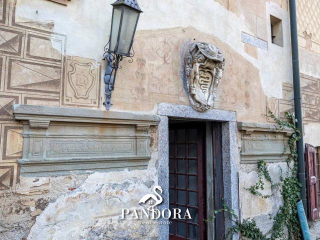 Palazzo in vendita a Mornago, Lombardia