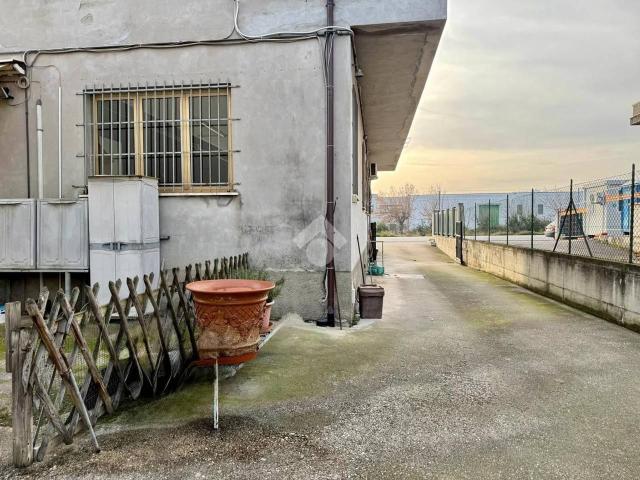 Palazzo in vendita a Mosciano Sant'angelo, Abruzzo