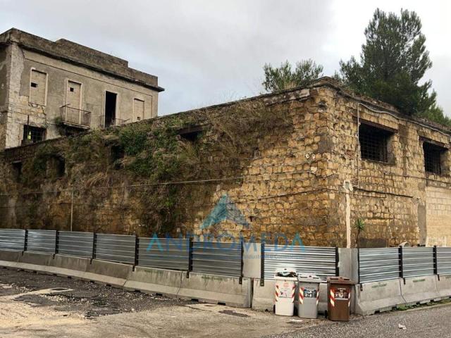 Palazzo in vendita a Municipalità 4, Campania