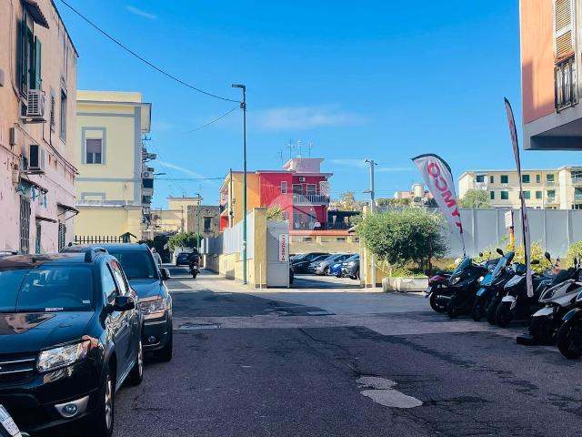 Palazzo in vendita a Napoli