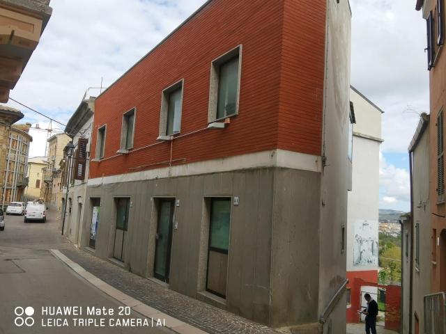 Palazzo in vendita a Picciano, Abruzzo